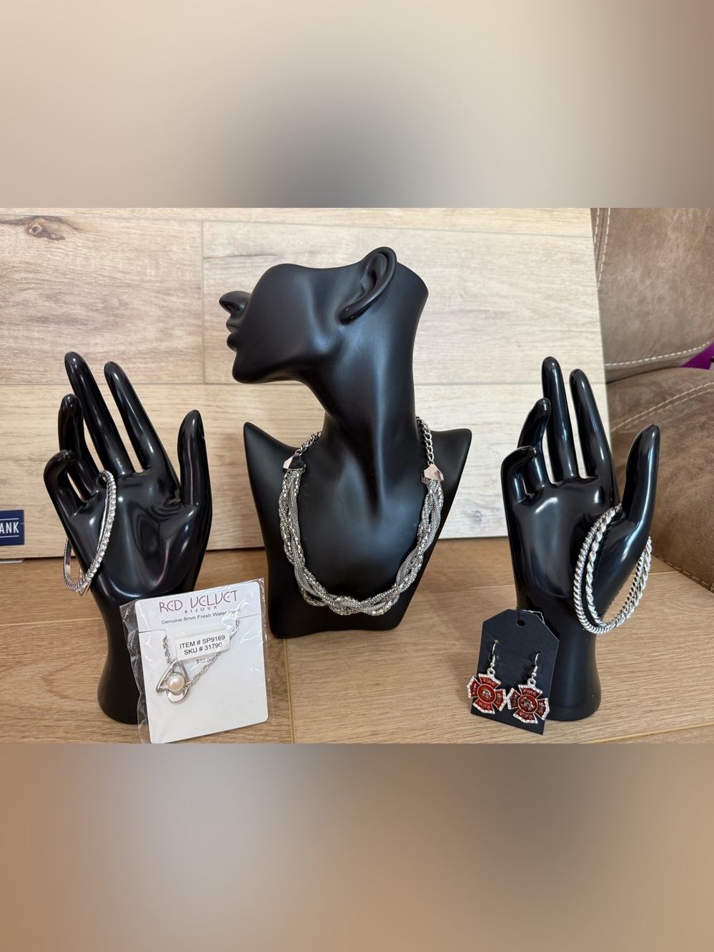 Costume Jewelry 7 Piece Set Lot D